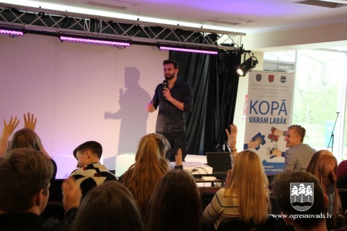 Starpnovadu jauniešu un lēmumpieņēmēju forums “Kopā varam labāk”