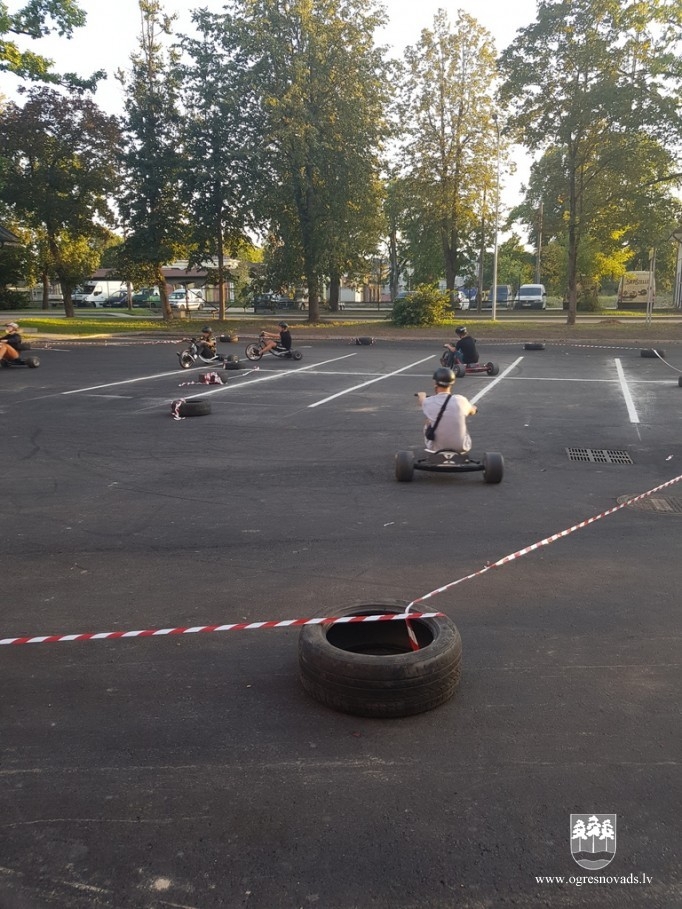Ogrē aizvadīta Ogres un Lielvārdes novadu jauniešu diena “Bez panikas”