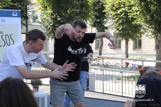 Ogrē aizvadīta Ogres un Lielvārdes novadu jauniešu diena “Bez panikas”