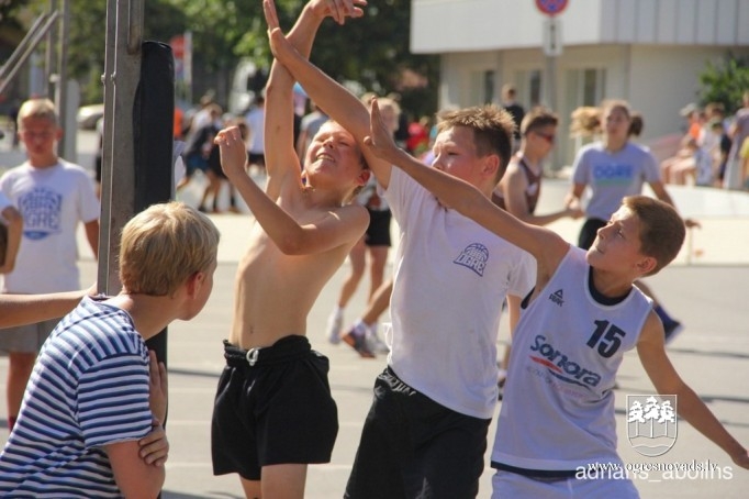Ogrē aizvadīta Ogres un Lielvārdes novadu jauniešu diena “Bez panikas”