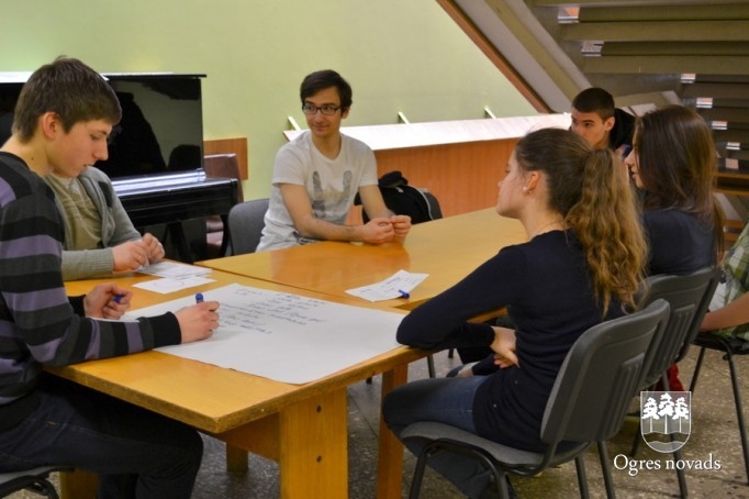 Jauniešu forums 2014