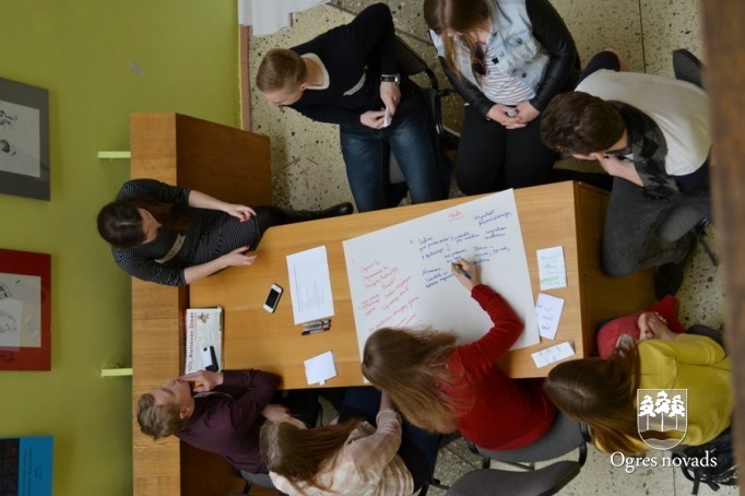 Jauniešu forums 2014