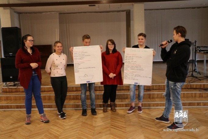 Jauniešu forumu Ogrē apmeklē teju 100 cilvēki