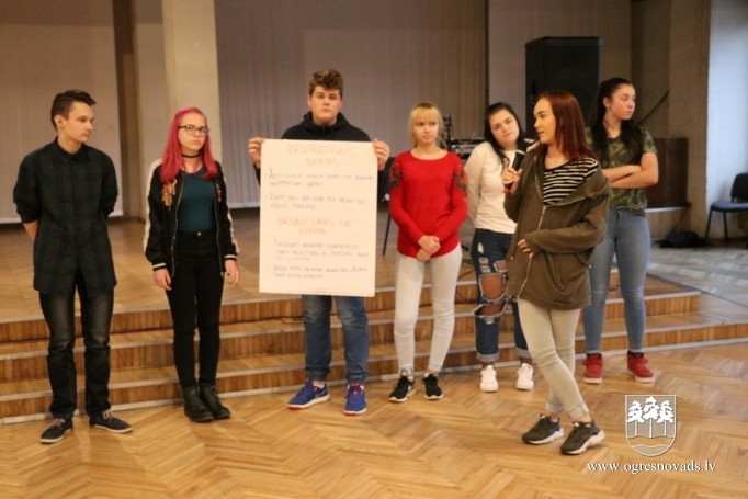 Jauniešu forumu Ogrē apmeklē teju 100 cilvēki