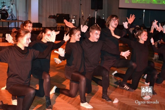 Pasniegtas jauniešu Gada balvas