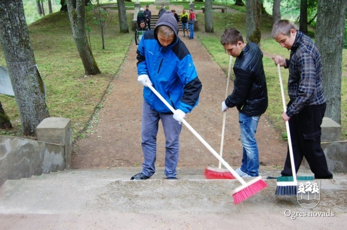 Jauniešu no Igaunijas un Latvijas piedalās vēstures nometnē