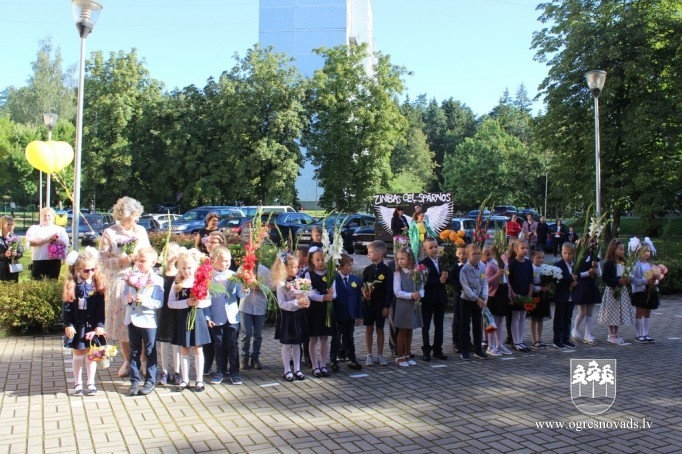 Zinību diena Ogres skolās
