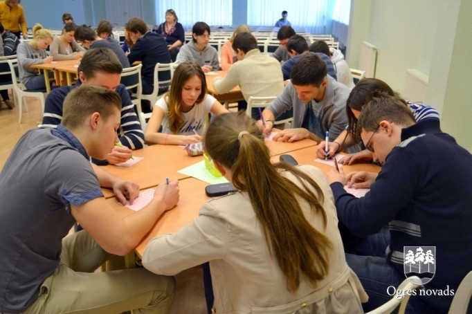 Jaunogres vidusskolas skolēni iepazīstas ar pasauli 21. gadsimtā