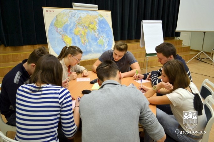 Jaunogres vidusskolas skolēni iepazīstas ar pasauli 21. gadsimtā