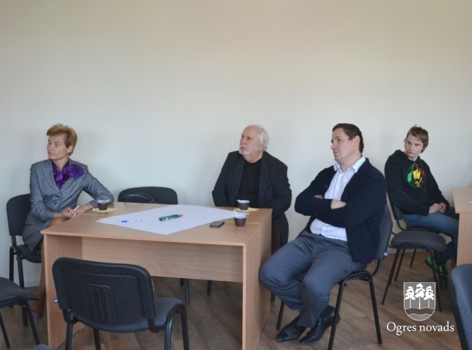 Jaunieši tiekas ar politiķiem