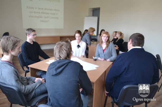 Jaunieši tiekas ar politiķiem