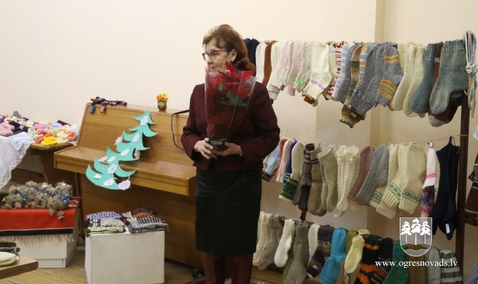 Ogres senioru rokdarbu pulciņa "Kamolītis" izstāde
