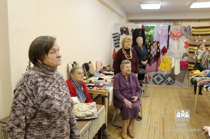 Pulciņa “Kamolītis” rokdarbnieces atklāj ikgadējo izstādi - pārdošanu