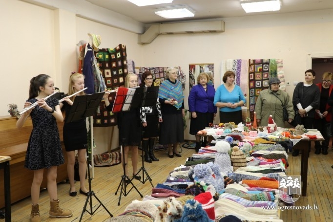Pulciņa “Kamolītis” rokdarbnieces atklāj ikgadējo izstādi - pārdošanu