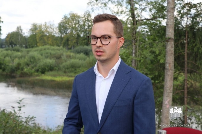 Topošā gājēju tilta pamatos iemūrē kapsulu ar vēstījumu