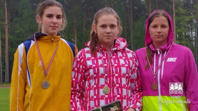 Lastiņš, Sūna un Veinbergs uzvar Valmierā