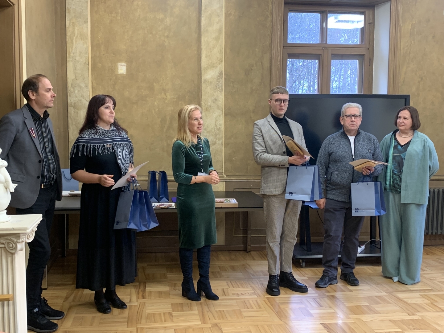 Seši Ogres novada pašvaldības pārstāvji gatavojas pateikties studentiem