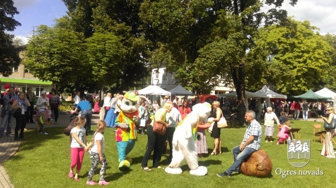 Koka skulptūras Ogres pilsētas svētkos
