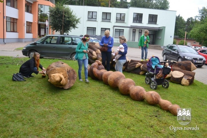 Koka skulptūras Ogres pilsētas svētkos