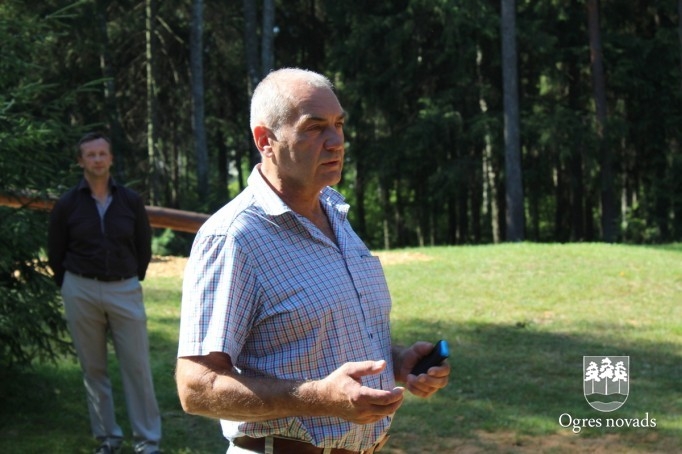 Koka skulptūru atklāšana Ogres Zilajos kalnos