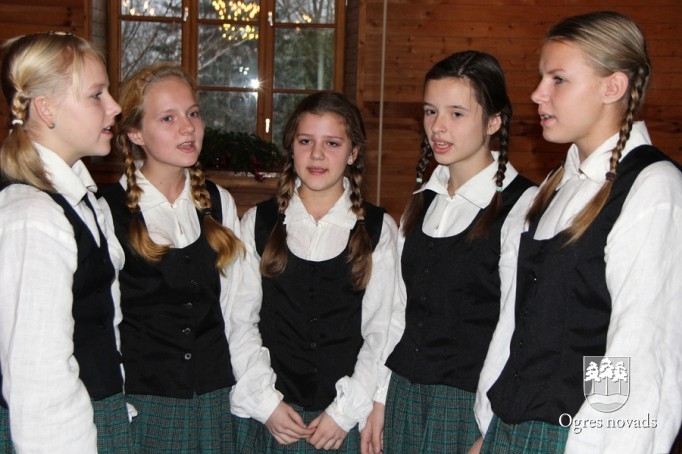 Latviešu tautas dziesmu dziedāšanas sacensība  “LAKSTĪGALA 2014”