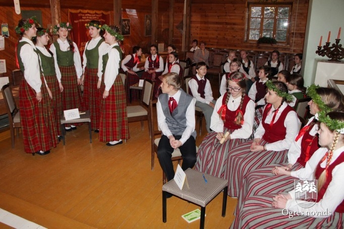 Latviešu tautas dziesmu dziedāšanas sacensība  “LAKSTĪGALA 2014”