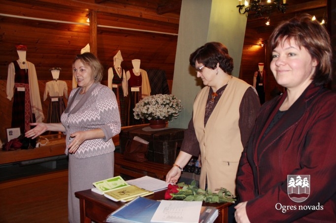 Latviešu tautas dziesmu dziedāšanas sacensība  “LAKSTĪGALA 2014”