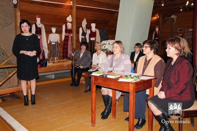 Latviešu tautas dziesmu dziedāšanas sacensība  “LAKSTĪGALA 2014”