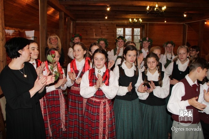Latviešu tautas dziesmu dziedāšanas sacensība  “LAKSTĪGALA 2014”