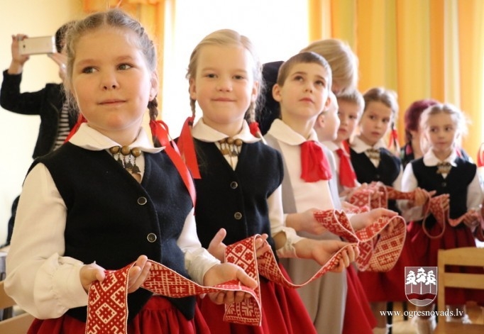 Bērni sadziedas pirmsskolas izglītības iestādē “Riekstiņš”