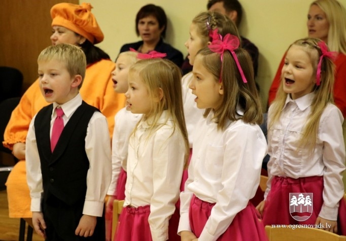 Bērni sadziedas pirmsskolas izglītības iestādē “Riekstiņš”
