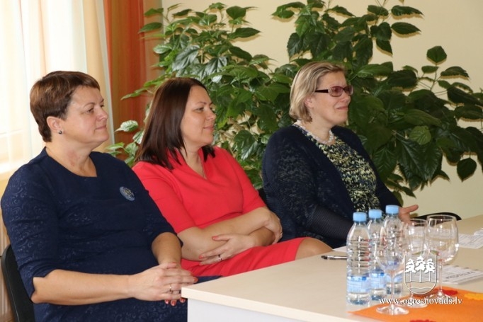 Bērni sadziedas pirmsskolas izglītības iestādē “Riekstiņš”
