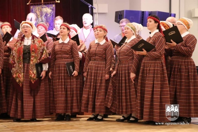 Koris “Ogre” skan Latviešu dziesmu un deju svētkos Kanādā