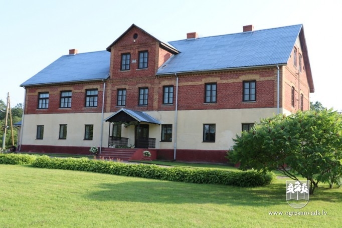 Krapes skola atzīmē 150 gadu jubileju