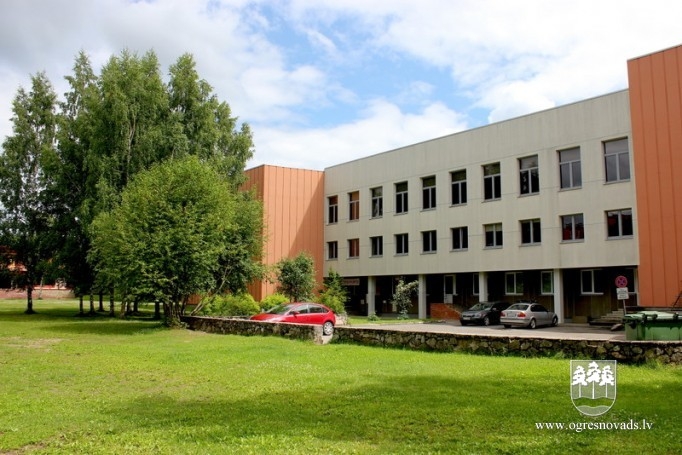 Ieejas kāpņu pārbūves laikā pārcelta centrālā ieeja kultūras centrā