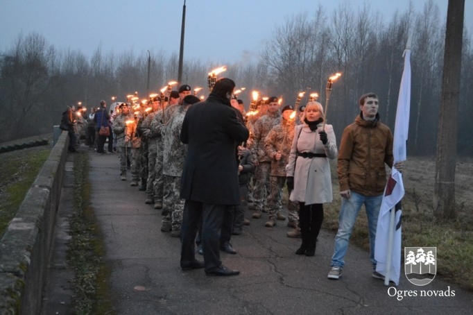 Lāpu gājiens Lāčplēša dienā