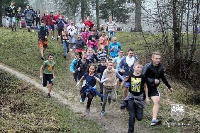 Lāčplēša dienas skrējiens Suntažos