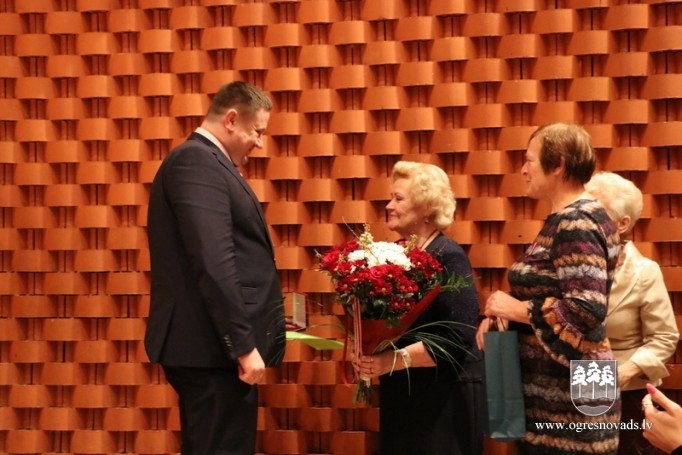 Apbalvo ar LVAF "Lāčplēsis" Goda zīmi