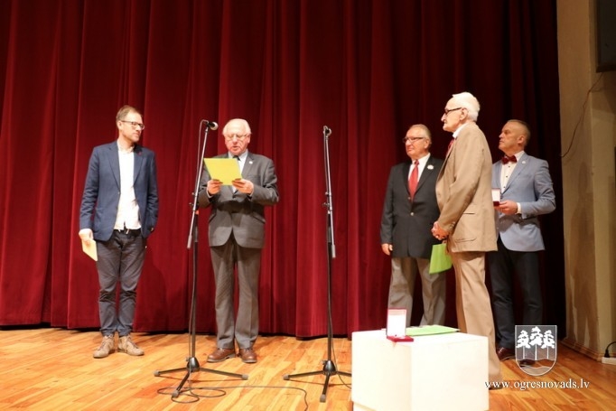 Apbalvo ar LVAF "Lāčplēsis" Goda zīmi