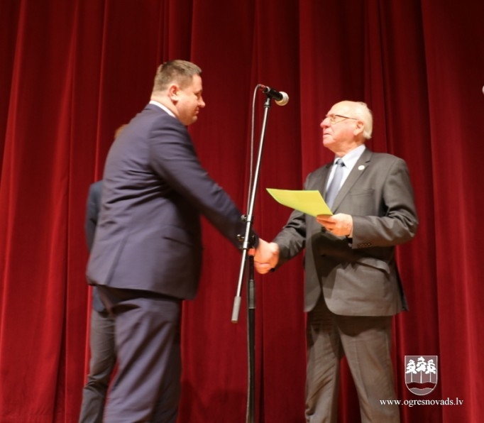 Apbalvo ar LVAF "Lāčplēsis" Goda zīmi