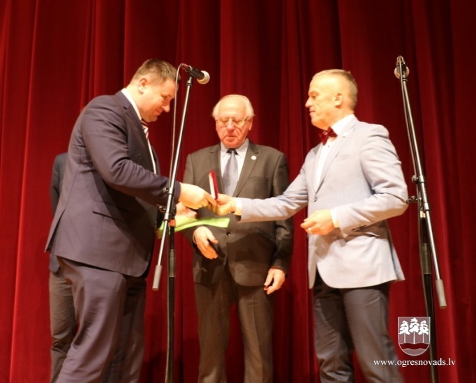 Apbalvo ar LVAF "Lāčplēsis" Goda zīmi