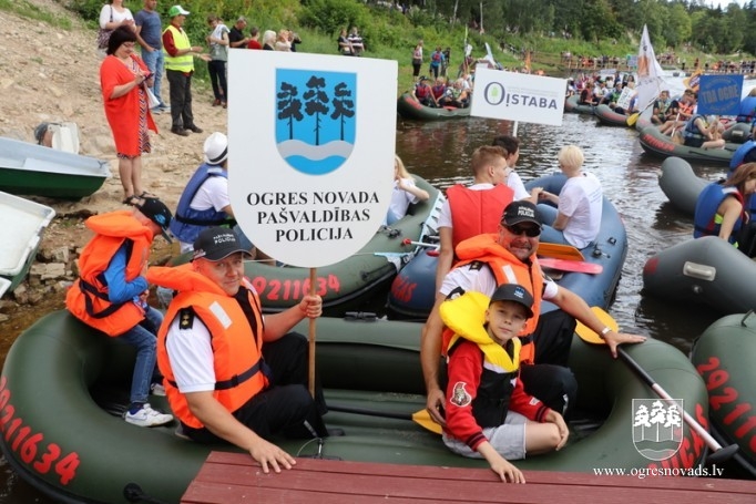 Otrā pilsētas svētku diena sākas ar laivu parādi