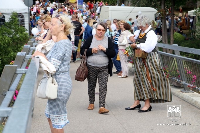 Otrā pilsētas svētku diena sākas ar laivu parādi