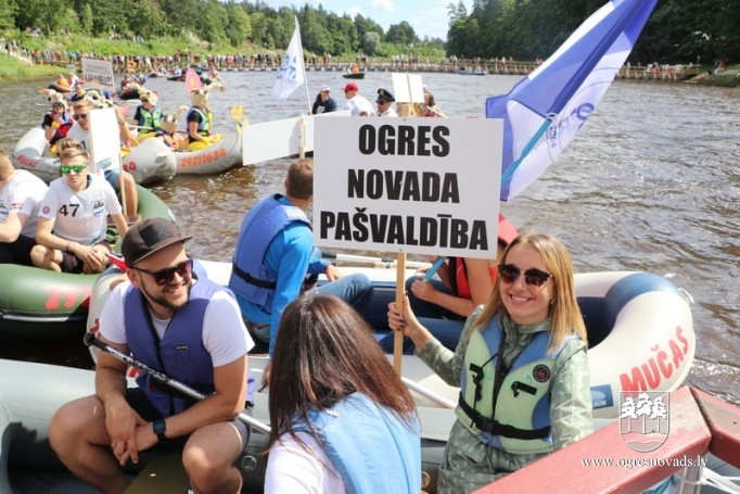 Otrā pilsētas svētku diena sākas ar laivu parādi