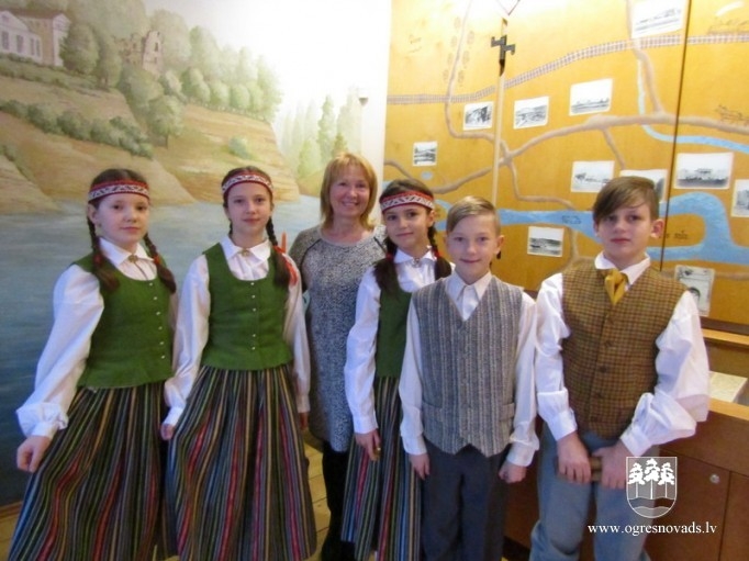 Noslēgusies tautas dziesmu dziedāšanas sacensības "Latkstīgala" 1.kārta