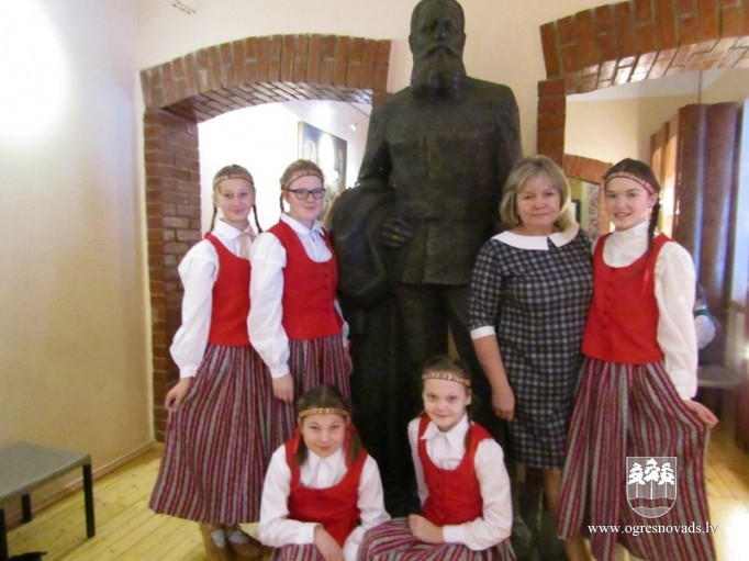 Noslēgusies tautas dziesmu dziedāšanas sacensības "Latkstīgala" 1.kārta