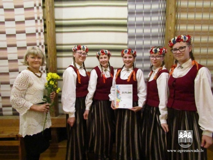 Noslēgusies tautas dziesmu dziedāšanas sacensības "Latkstīgala" 1.kārta