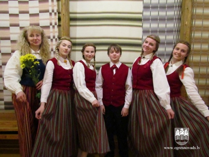 Noslēgusies tautas dziesmu dziedāšanas sacensības "Latkstīgala" 1.kārta