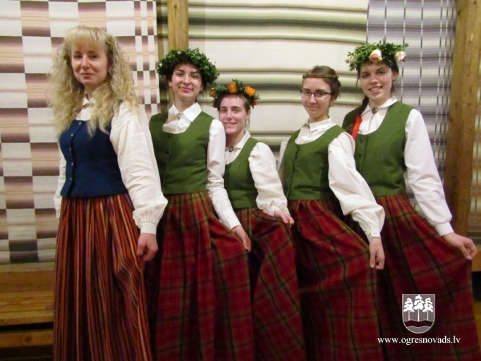 Noslēgusies tautas dziesmu dziedāšanas sacensības "Latkstīgala" 1.kārta