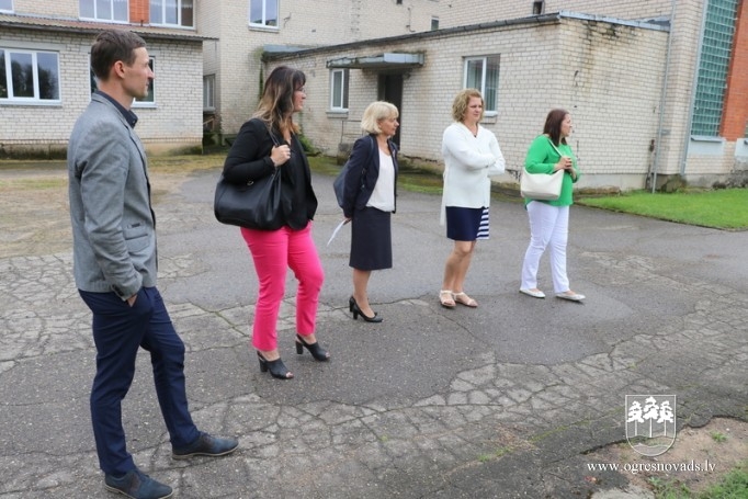 Komisija izvērtē izglītības iestāžu gatavību mācību gadam